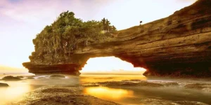 Rekomendasi-4-Pantai-Paling-Menarik-Dan-Indah-Di-Kebumen